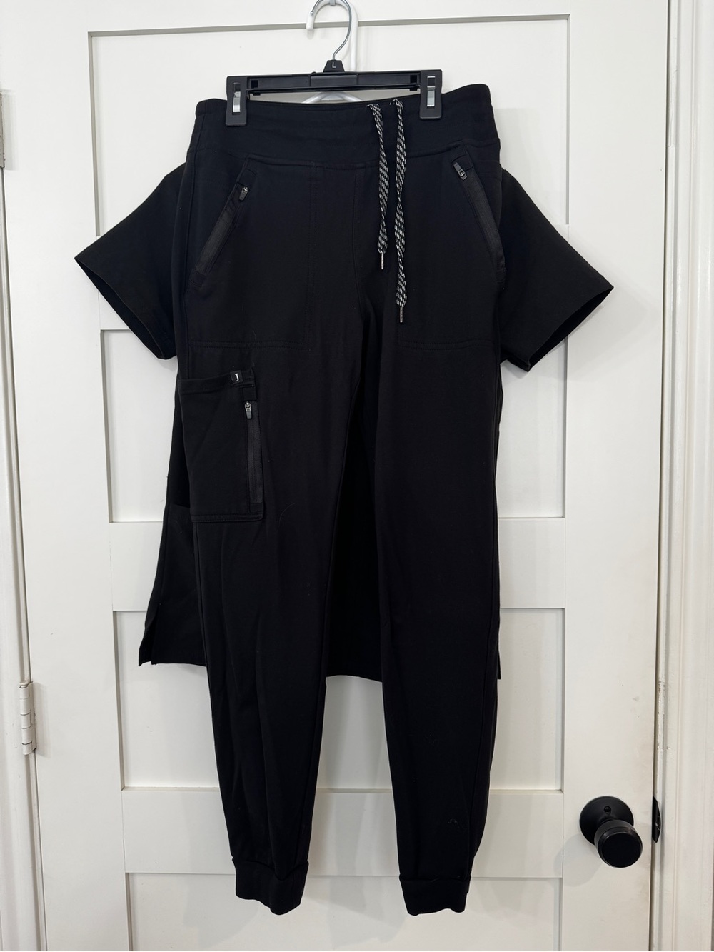 Jaanuu Black V-Neck Short Sleeve Scrub Top and matching joggers - Picture 4 of 4